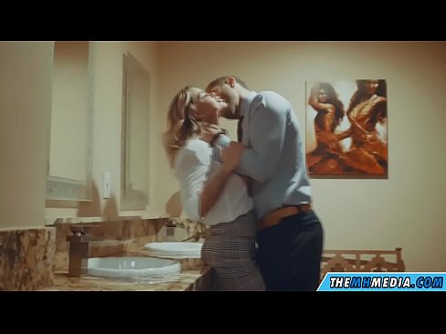 ❤️ Nalika pirang semok seduces sampeyan ing toilet umum ️ Porno vk ing pornojv.dreamlandpassionjourney.ru ❌